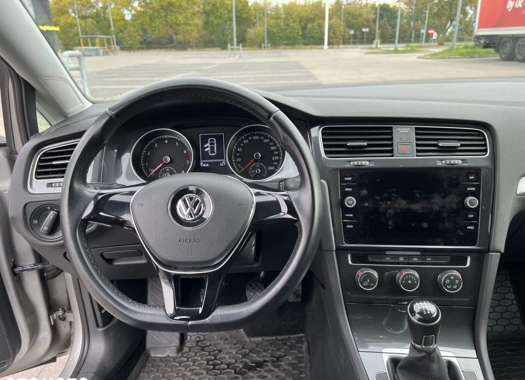 Volkswagen Golf cena 53900 przebieg: 53100, rok produkcji 2019 z Radom małe 92